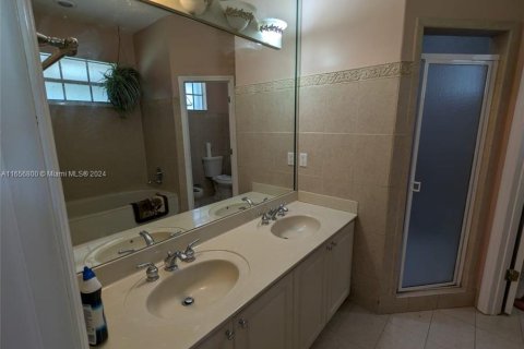 Commercial property in Miami, Florida 1 bedroom, 55.74 sq.m. № 1357067 - photo 9