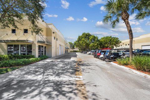 Commercial property in Wellington, Florida № 830403 - photo 21