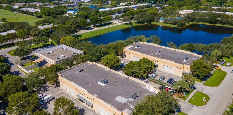 Commercial property in Wellington, Florida № 830403