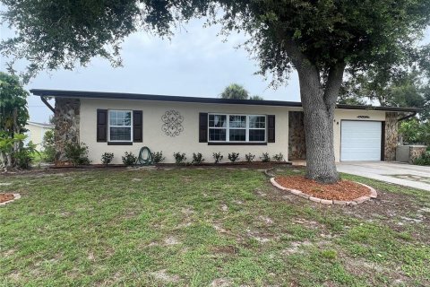 Villa ou maison à vendre à Port Charlotte, Floride: 3 chambres, 172.15 m2 № 1273933 - photo 1