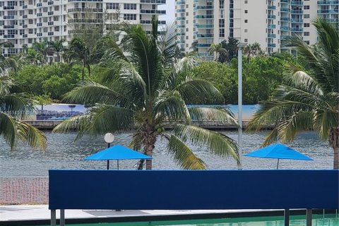 Condominio en venta en Hallandale Beach, Florida, 2 dormitorios, 99.87 m2 № 1310842 - foto 16