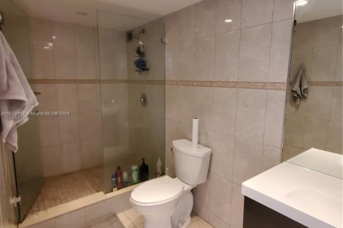 Condo in Hallandale Beach, Florida, 2 bedrooms  № 1310842 - photo 7