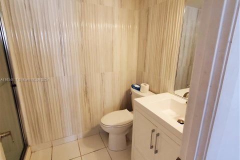 Copropriété à vendre à Hallandale Beach, Floride: 2 chambres, 99.87 m2 № 1310842 - photo 10