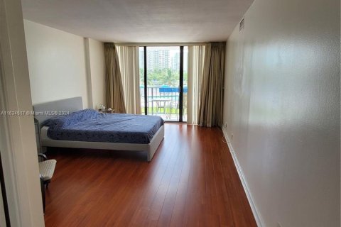 Condo in Hallandale Beach, Florida, 2 bedrooms  № 1310842 - photo 6