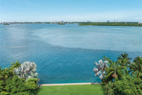 Casa en venta en Bal Harbour, Florida, 3 dormitorios, 275.92 m2 № 1310839 - foto 1