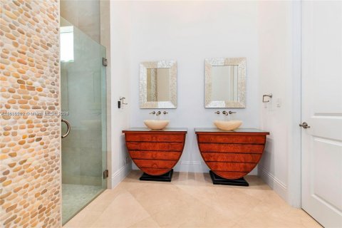 Casa en venta en Miami, Florida, 5 dormitorios, 387.96 m2 № 1310451 - foto 8