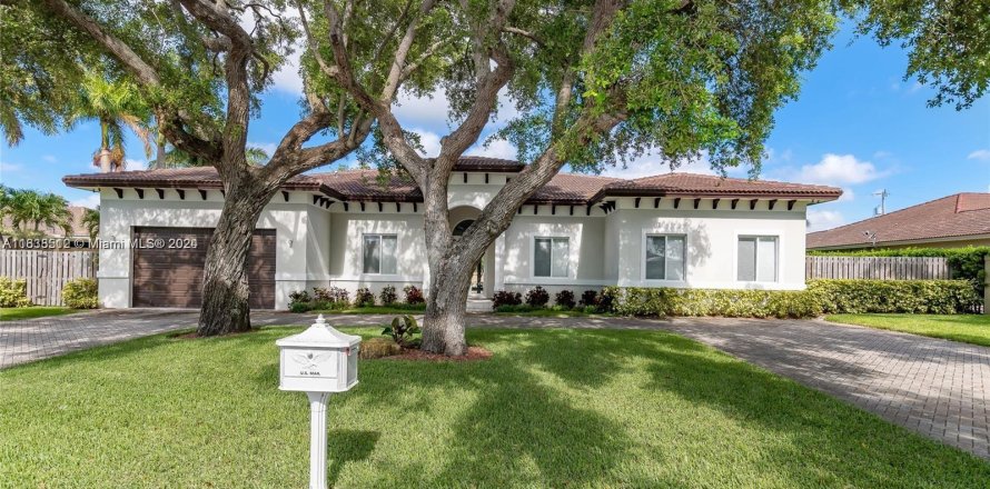 Villa ou maison à Miami, Floride 5 chambres, 387.96 m2 № 1310451