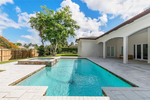 Villa ou maison à vendre à Miami, Floride: 5 chambres, 387.96 m2 № 1310451 - photo 4