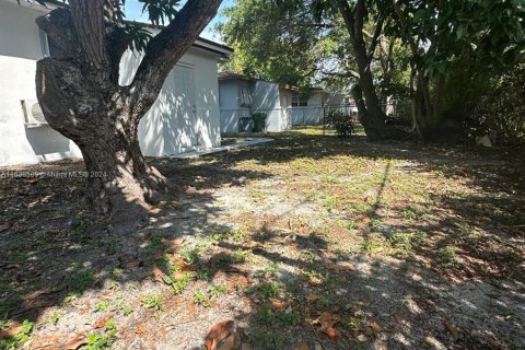 Commercial property in Miami, Florida 140.56 sq.m. № 1310450 - photo 23