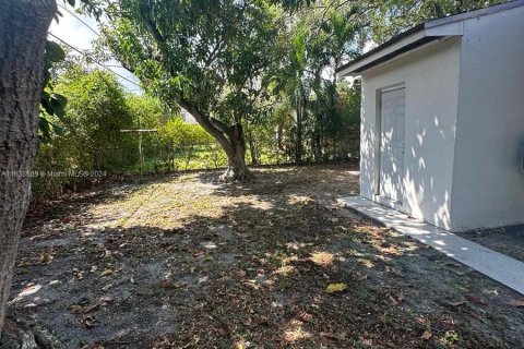 Commercial property in Miami, Florida 140.56 sq.m. № 1310450 - photo 24