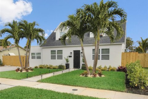 Immobilier commercial à vendre à West Palm Beach, Floride: 171.5 m2 № 1357229 - photo 2