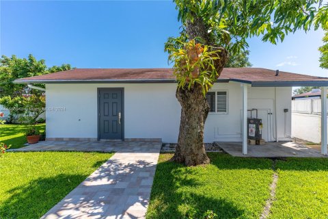 Appartement à louer à Miami, Floride: 2 chambres, 194.17 m2 № 1357271 - photo 2