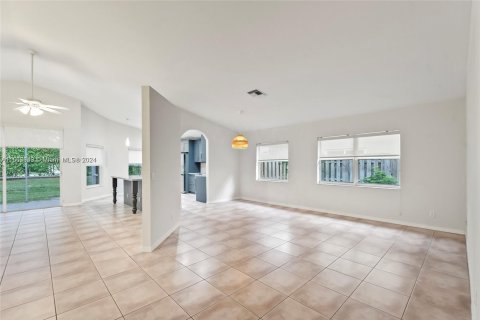 Villa ou maison à louer à Weston, Floride: 3 chambres, 169.92 m2 № 1357269 - photo 6