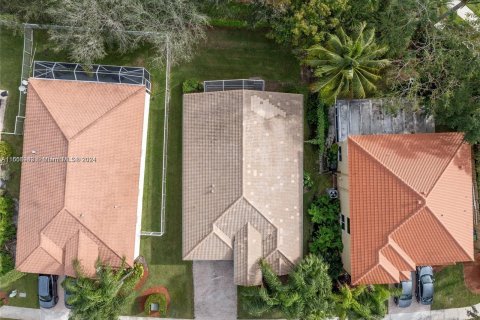 House in Weston, Florida 3 bedrooms, 169.92 sq.m. № 1357269 - photo 3