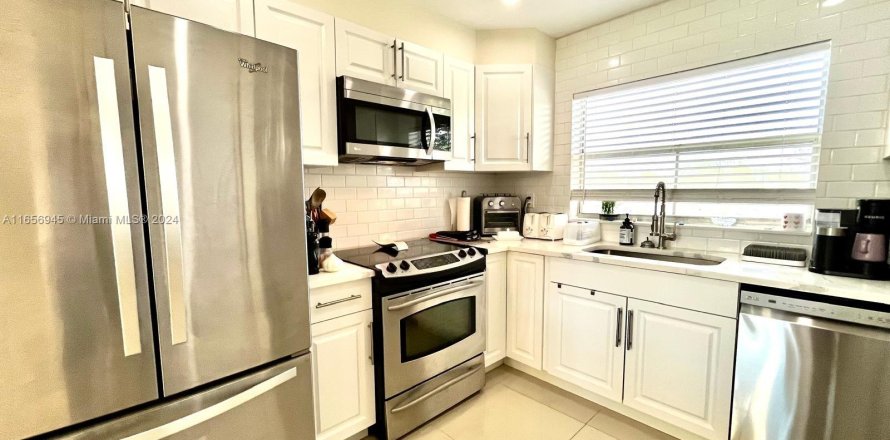 Condo in Sunrise, Florida, 2 bedrooms  № 1357270