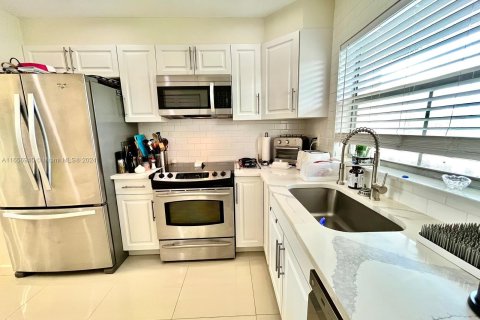 Condo in Sunrise, Florida, 2 bedrooms  № 1357270 - photo 4