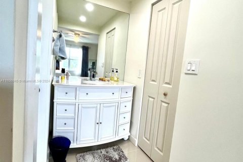 Condo in Sunrise, Florida, 2 bedrooms  № 1357270 - photo 29