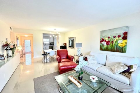 Condo in Sunrise, Florida, 2 bedrooms  № 1357270 - photo 11