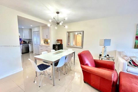 Condo in Sunrise, Florida, 2 bedrooms  № 1357270 - photo 12