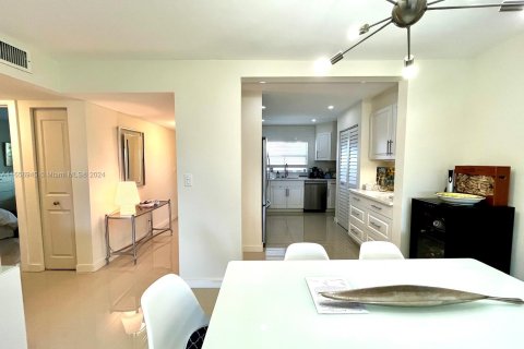 Condo in Sunrise, Florida, 2 bedrooms  № 1357270 - photo 14