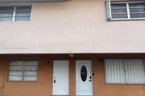 Townhouse in Hialeah, Florida 2 bedrooms, 100.8 sq.m. № 876174 - photo 2