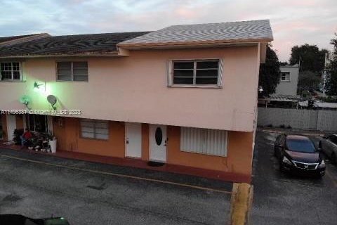 Townhouse in Hialeah, Florida 2 bedrooms, 100.8 sq.m. № 876174 - photo 4