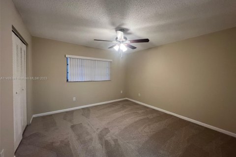 Townhouse in Hialeah, Florida 2 bedrooms, 100.8 sq.m. № 876174 - photo 20