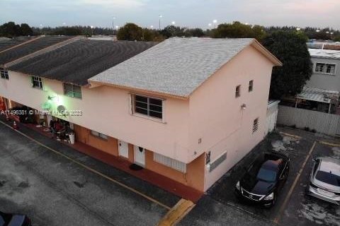 Touwnhouse à vendre à Hialeah, Floride: 2 chambres, 100.8 m2 № 876174 - photo 6