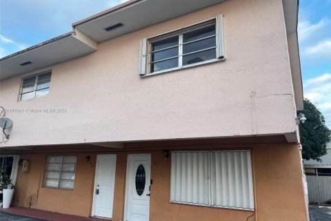 Townhouse in Hialeah, Florida 2 bedrooms, 100.8 sq.m. № 876174 - photo 3