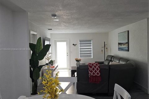 Adosado en venta en Miami Gardens, Florida, 3 dormitorios, 107.49 m2 № 1375707 - foto 4