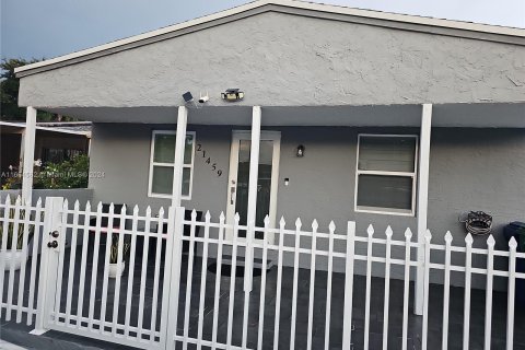 Adosado en venta en Miami Gardens, Florida, 3 dormitorios, 107.49 m2 № 1375707 - foto 1