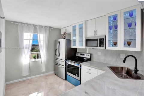 Copropriété à vendre à Lauderhill, Floride: 2 chambres, 117.06 m2 № 1375708 - photo 6