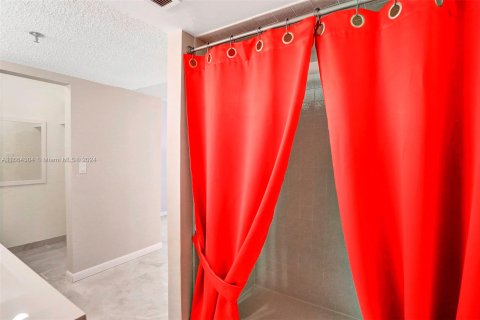 Condo in Lauderhill, Florida, 2 bedrooms  № 1375708 - photo 24