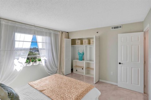 Condo in Lauderhill, Florida, 2 bedrooms  № 1375708 - photo 30