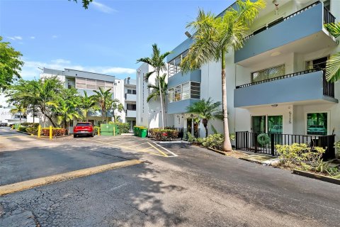 Condo in Miami, Florida, 1 bedroom  № 1380390 - photo 17