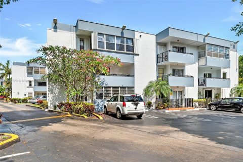 Condo in Miami, Florida, 1 bedroom  № 1380390 - photo 5