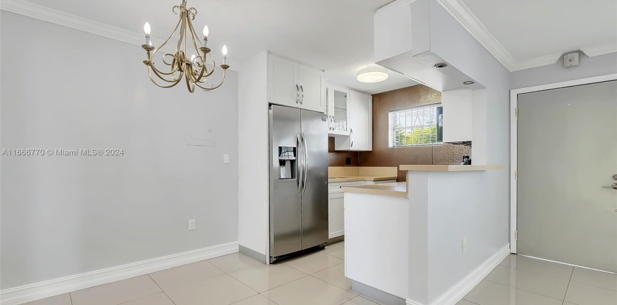 Condo in Miami, Florida, 1 bedroom  № 1380390