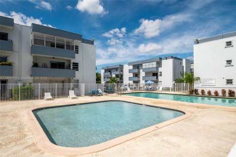 Condo in Miami, Florida, 1 bedroom  № 1380390 - photo 16