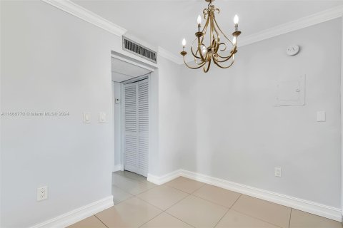 Condo in Miami, Florida, 1 bedroom  № 1380390 - photo 8