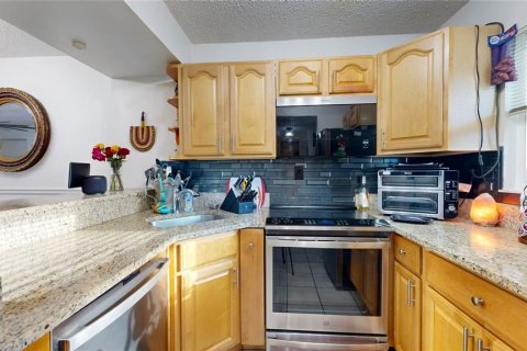 Condo in Clearwater, Florida, 1 bedroom  № 1420739 - photo 11