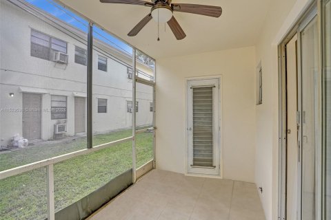Immobilier commercial à vendre à Pompano Beach, Floride: 402.64 m2 № 980285 - photo 3