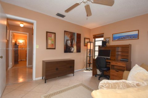 House in Sunrise, Florida 3 bedrooms, 161.84 sq.m. № 1404472 - photo 29