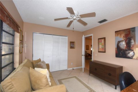 House in Sunrise, Florida 3 bedrooms, 161.84 sq.m. № 1404472 - photo 30