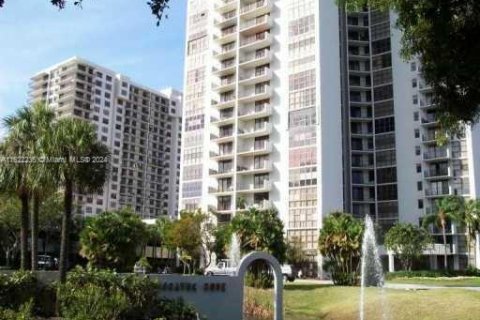 Condominio en venta en Aventura, Florida, 1 dormitorio, 116.78 m2 № 1269104 - foto 2