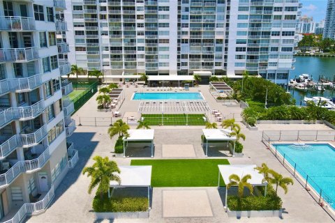 Condominio en venta en Aventura, Florida, 2 dormitorios, 116.22 m2 № 873270 - foto 10