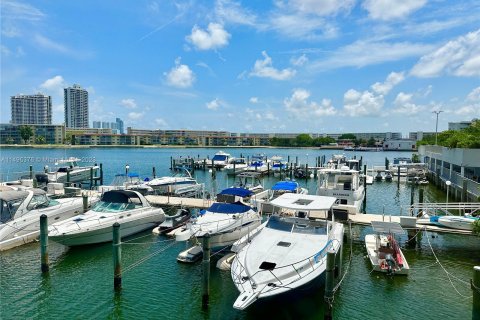 Condo in Aventura, Florida, 2 bedrooms  № 873270 - photo 16