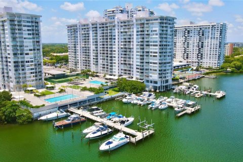 Condominio en venta en Aventura, Florida, 2 dormitorios, 116.22 m2 № 873270 - foto 11