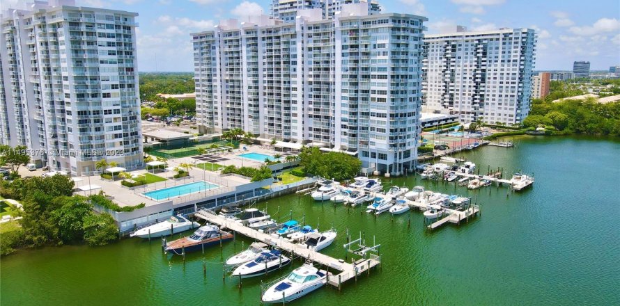 Condo in Aventura, Florida, 2 bedrooms  № 873270