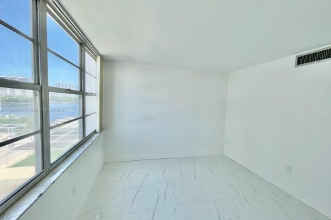 Copropriété à vendre à Aventura, Floride: 2 chambres, 116.22 m2 № 873270 - photo 21