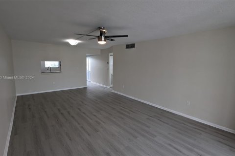 Copropriété à vendre à Lauderdale Lakes, Floride: 2 chambres, 93.83 m2 № 929484 - photo 7